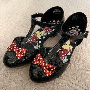 New Minnie Mouse girls shoes.